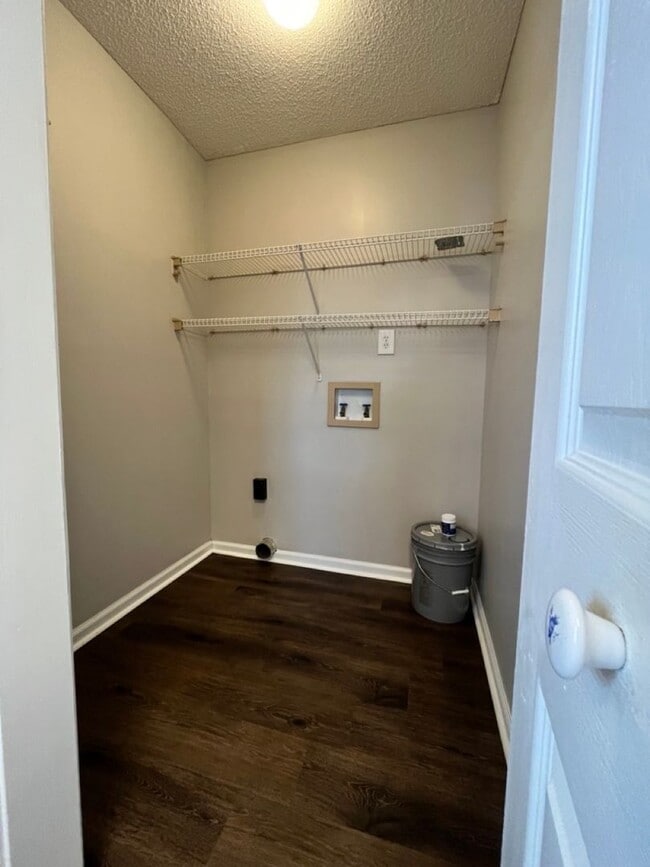 Building Photo - 206 Worthington Ln