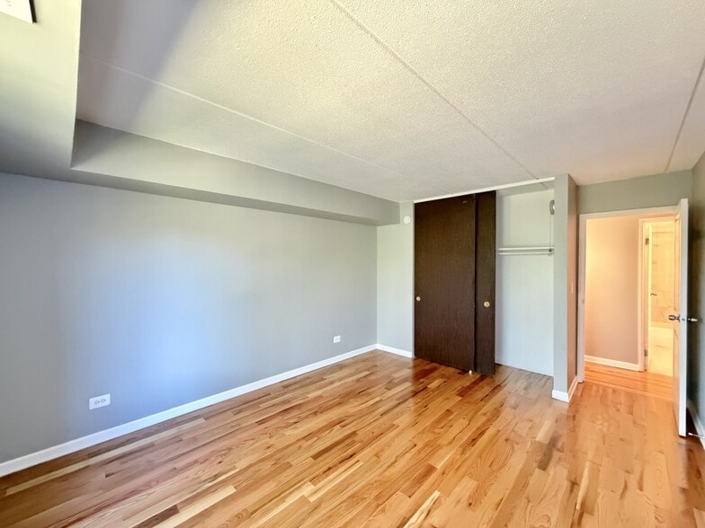 Building Photo - 525 N Quentin Rd