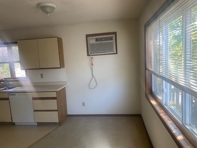 Dining Room and Air Conditioner - 922 9th Ave SE