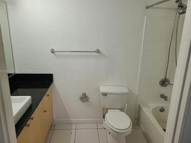 Building Photo - 2541 Centergate Dr