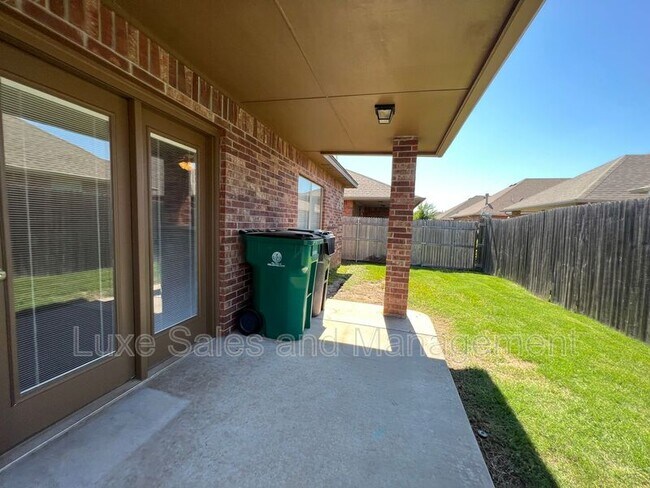 Building Photo - 509 SW 124th Pl