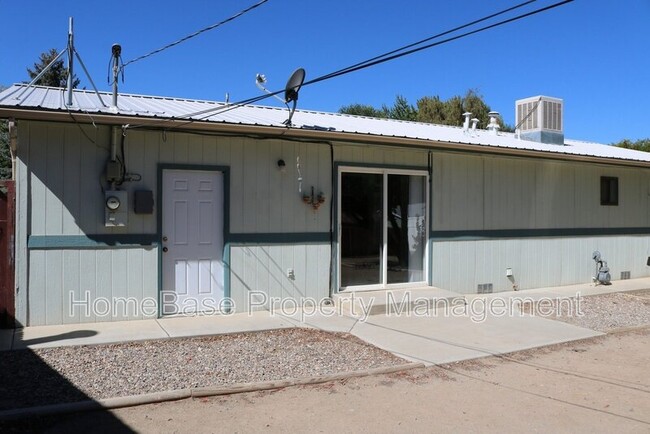 Building Photo - 818 Apache Ave