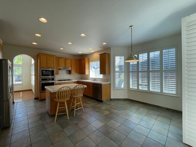 Building Photo - 2,199 Square Foot Beautiful 4-Bedroom Home | 2,199 Sq. Ft. | Prime Rincon Valley Location