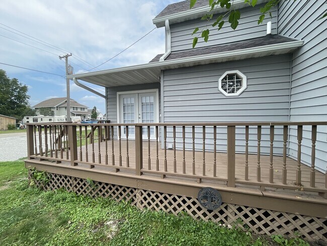 Building Photo - 127 E Main St