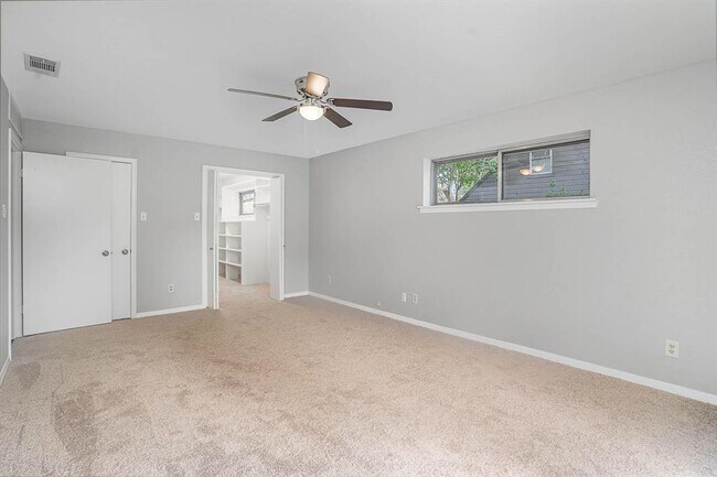 Building Photo - 2913 Ridgedale Dr