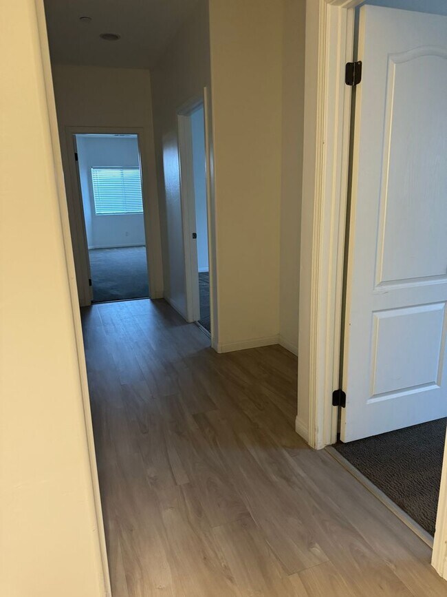 Building Photo - BEAUTIFUL 3 BEDROOM SINGLE FAMILY HOME