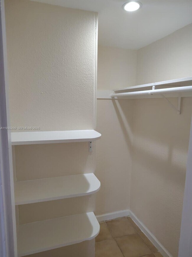 Building Photo - 521 NE 62nd St