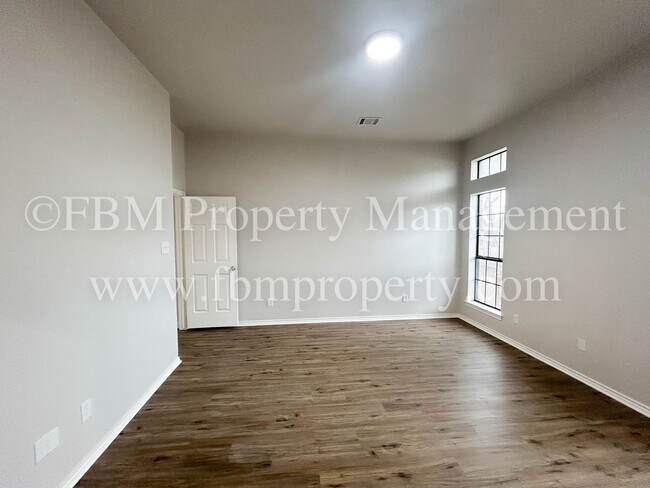 Building Photo - 806 Cresside Ln