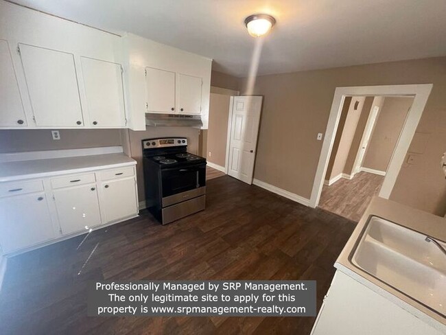 Building Photo - MOVE IN SPECIAL! 2 BR/1 BA available for r...