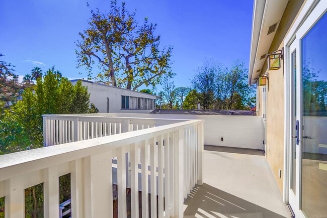 Building Photo - Beautiful 4 Bed/4 Bath Family Home w/pool Available Now!!