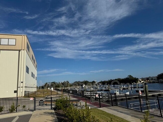 Building Photo - 20 Del Palma Dr