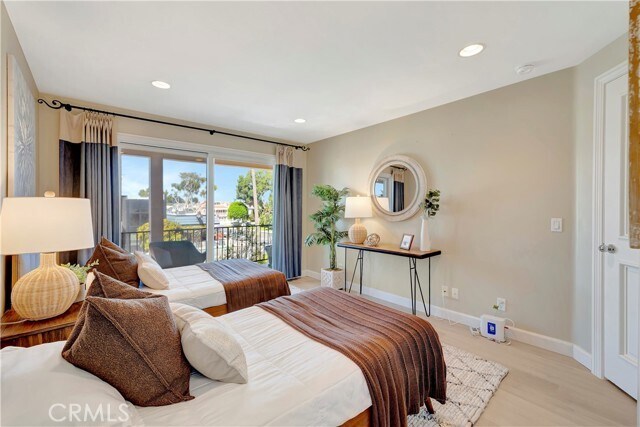 Building Photo - 509 W Balboa Blvd