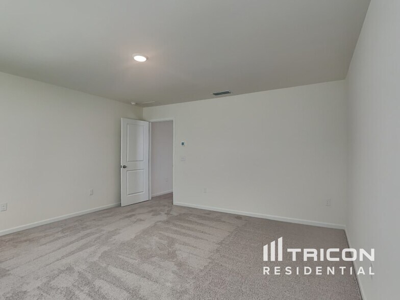 Building Photo - 1056 Large Poppy Dr