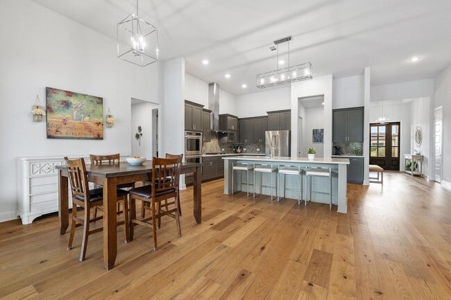 Building Photo - 104 Rolling Hills Ct