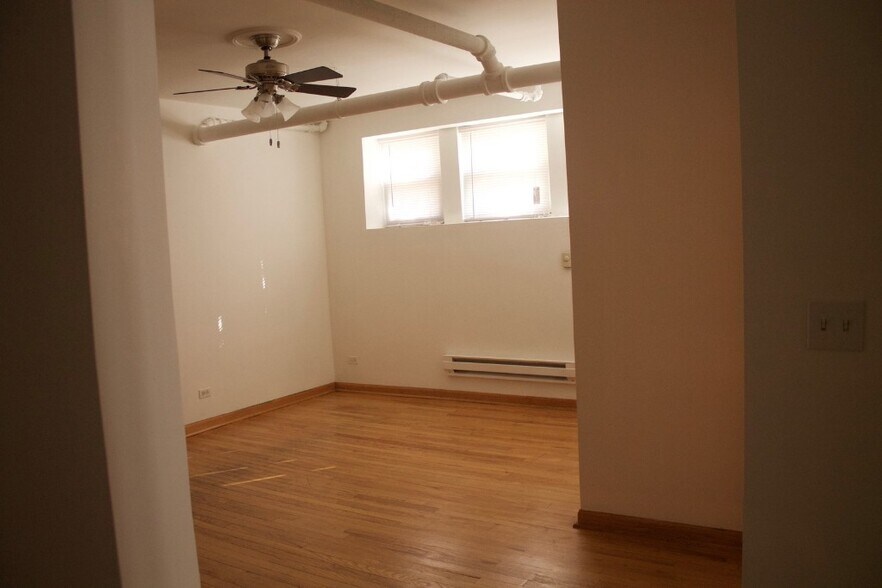 Building Photo - 833 Dobson St