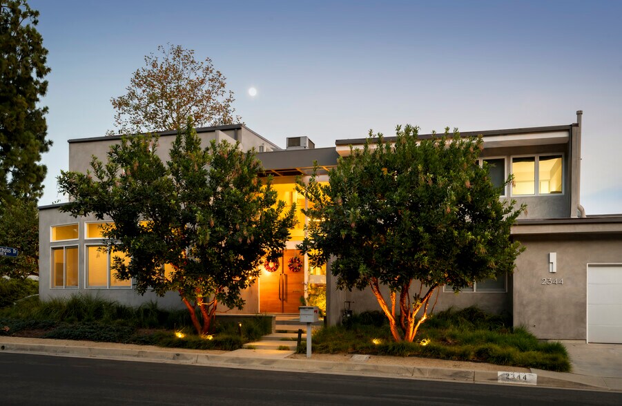 Building Photo - 2344 Banyan Dr