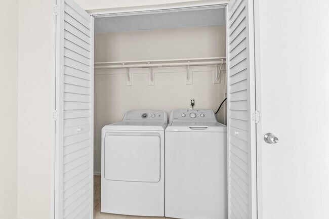 Building Photo - 4869 Gulfstream Rd