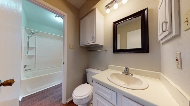 Building Photo - 307 Manuel Dr