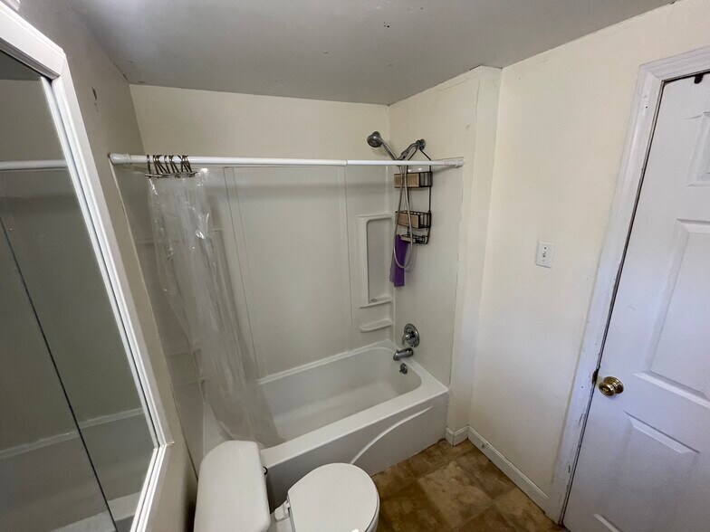 Building Photo - 203 Baldwin St