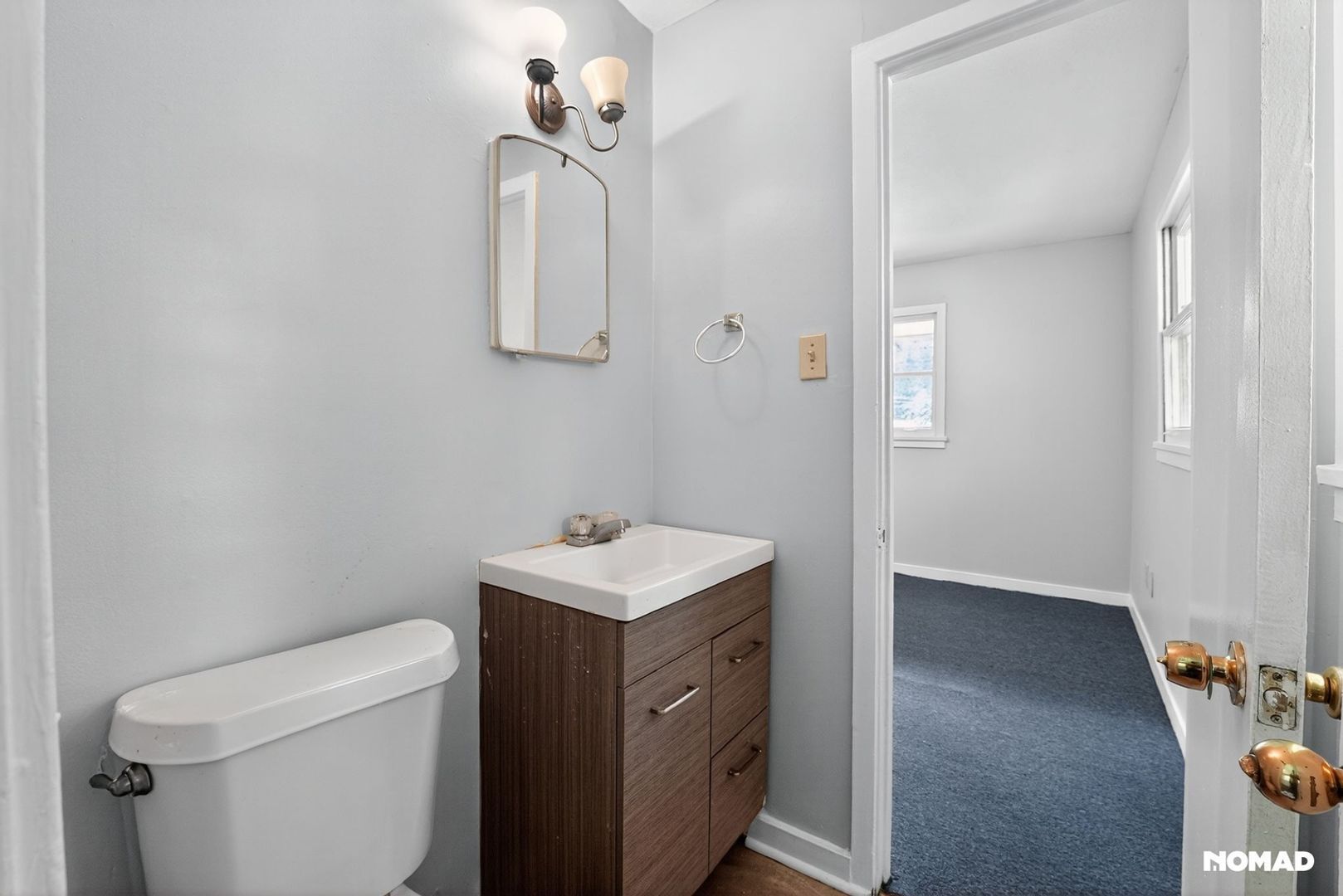 Building Photo - 704 Valleyview Dr