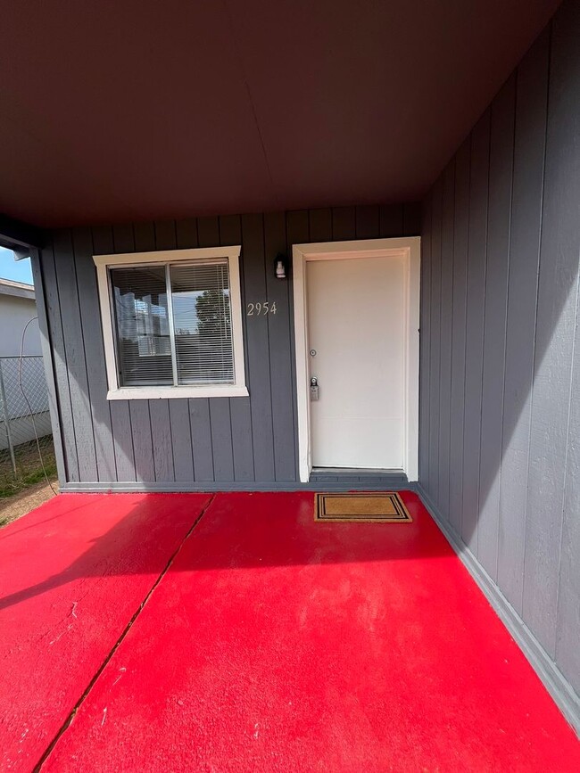 Building Photo - Oroville-3 bedroom 1 bath home, yard, newl...