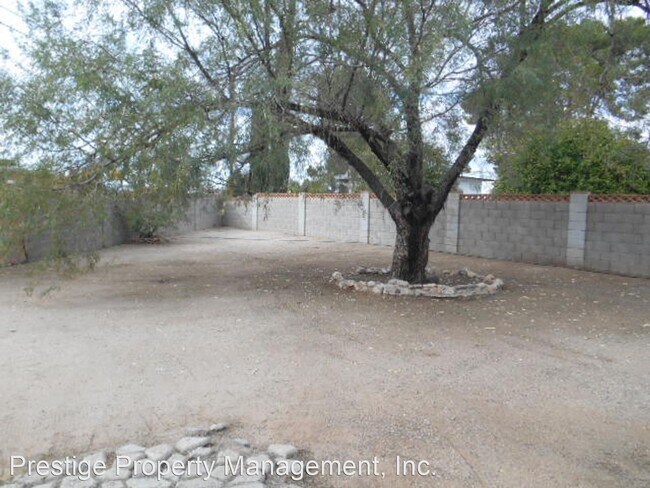 Building Photo - 3 br, 2 bath House - 2402 S. Calle Yucatan