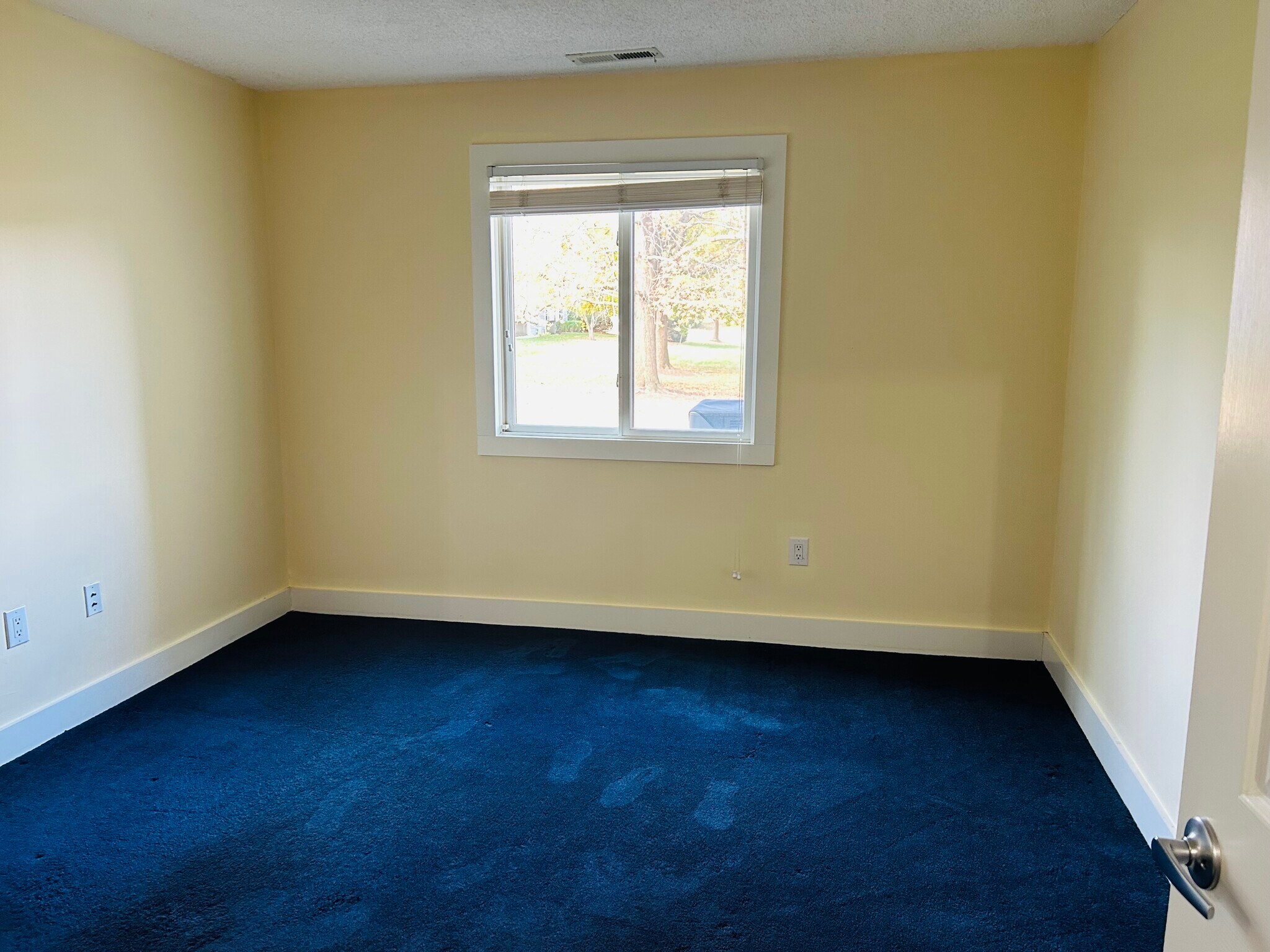 Building Photo - 1914 Aspen Dr