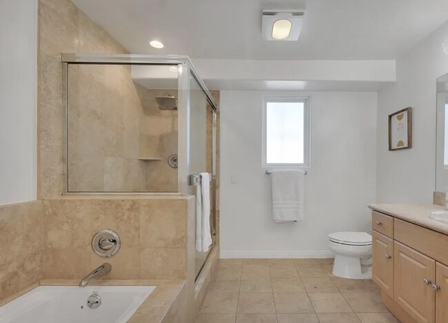 Building Photo - 851 N San Vicente Blvd