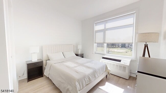 Building Photo - 1181 Morris Ave