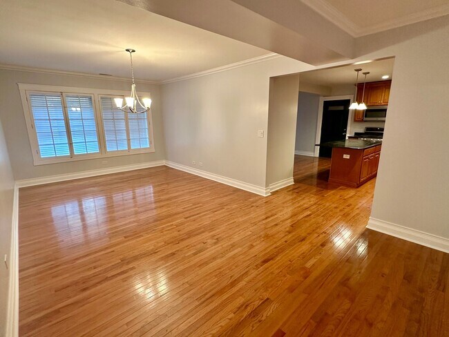 Building Photo - 2310 W Farwell Ave