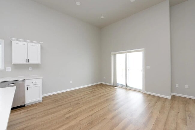 Building Photo - 2383 Eagle Vly Dr S