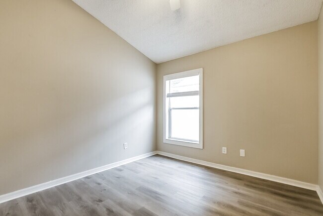 Building Photo - 15849 Green Cove Blvd