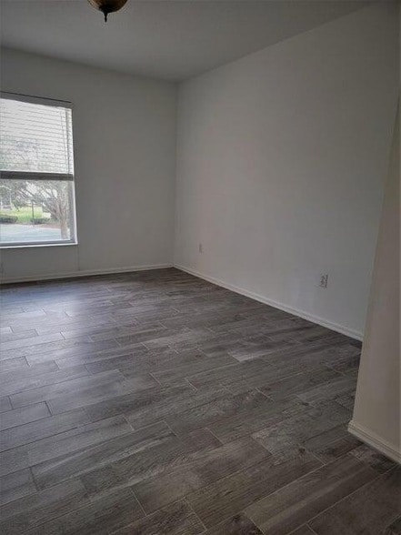 Building Photo - 233 River Bluff Ln