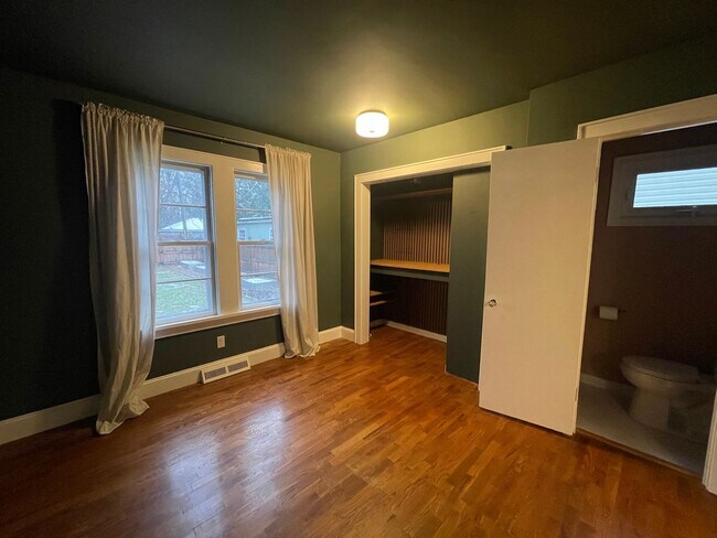 Building Photo - Three Bedroom Home in Kalamazoo