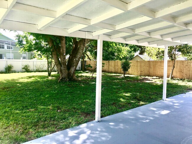 Building Photo - BUENAVENTURA LAKES - 2 BEDROOM, 2 BATHROOM HOUSE