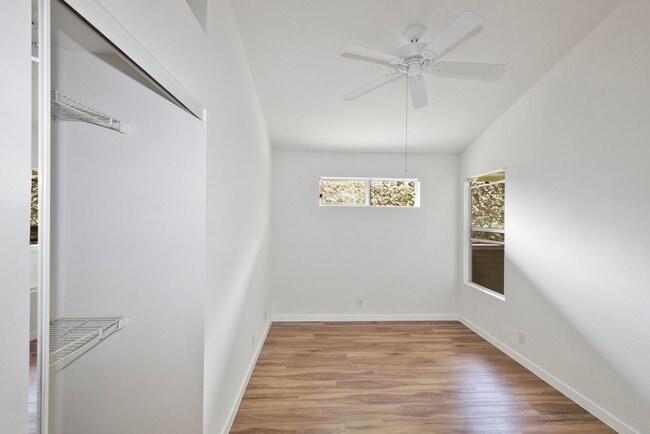 Building Photo - ***Pines II 2 Bedroom 2 Bath Fully Furnish...