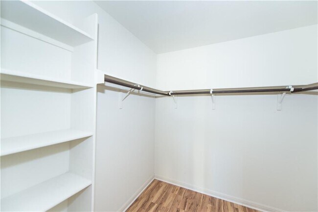 Building Photo - 322 Foxglove Dr