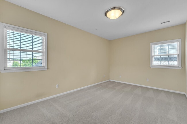 Building Photo - 2950 Hunley Dr