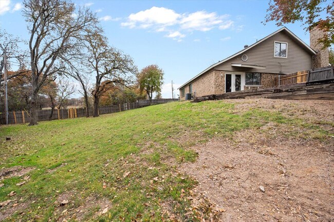 Building Photo - Lake Arlington area 4 bedroom with large yard