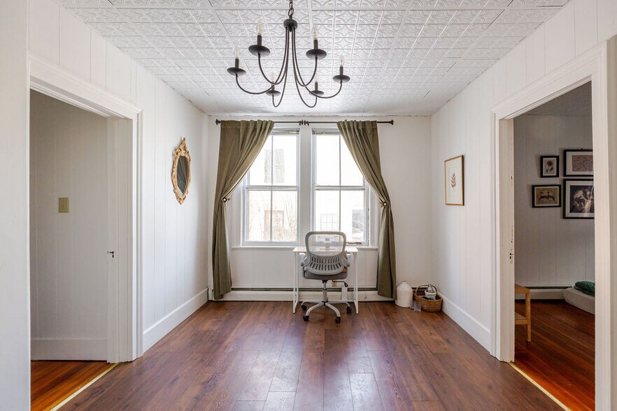 Building Photo - 552 Columbia St