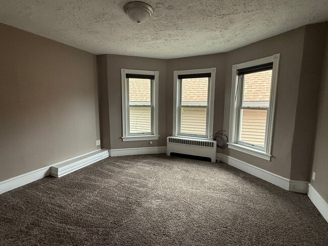 Building Photo - Charming 4-Bedroom Single-Family Home | Se...