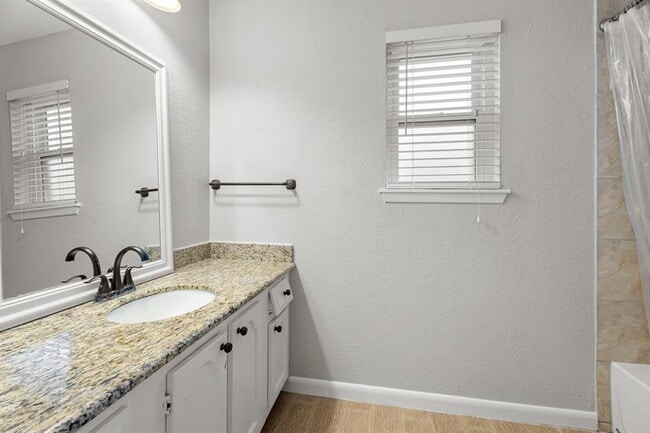 Building Photo - 16011 Hickory Knoll Dr
