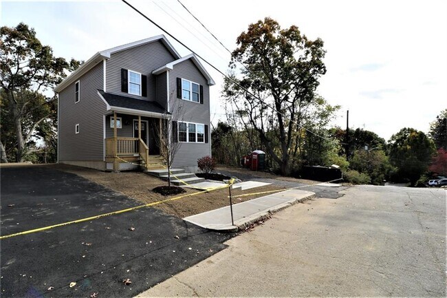 Building Photo - 121 Hillcrest Ave