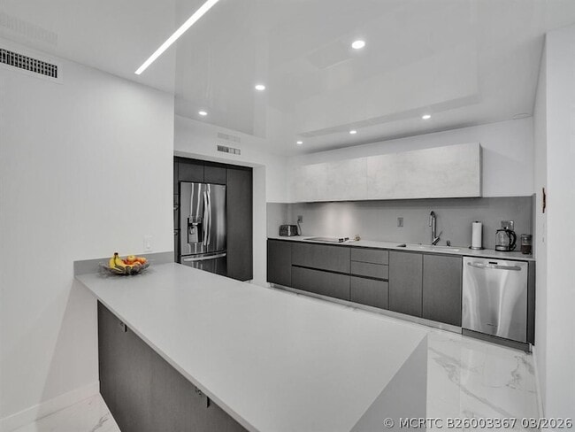Building Photo - 2500 Parkview Dr