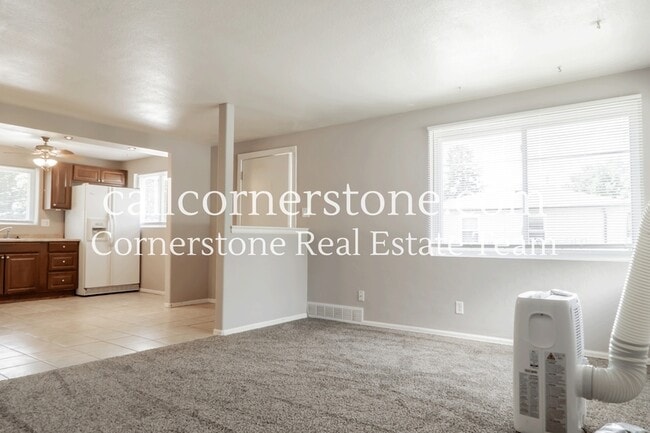 Building Photo - 1410 Custer Ave