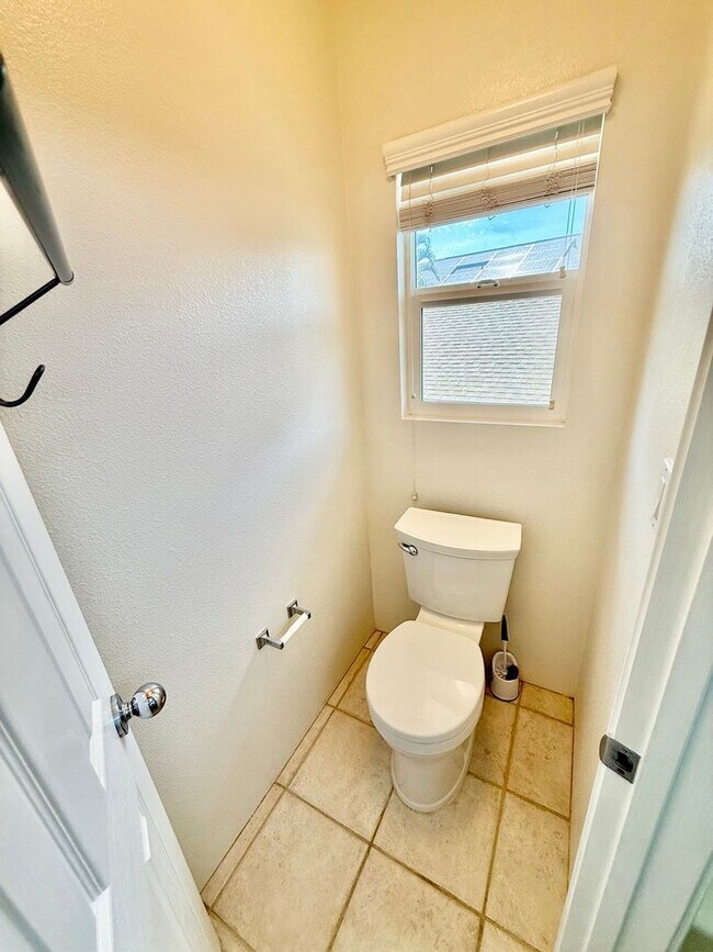 Building Photo - Available Now! Ocean Pointe – 3 Bedroom / ...
