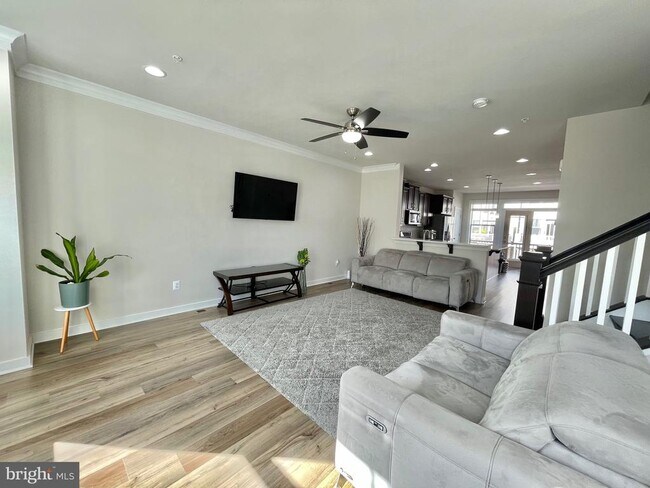Building Photo - 8608 Shady Pines Dr