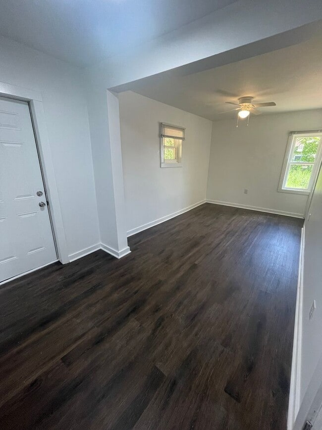Building Photo - 3 bedroom home in Elizabeth-Forward!