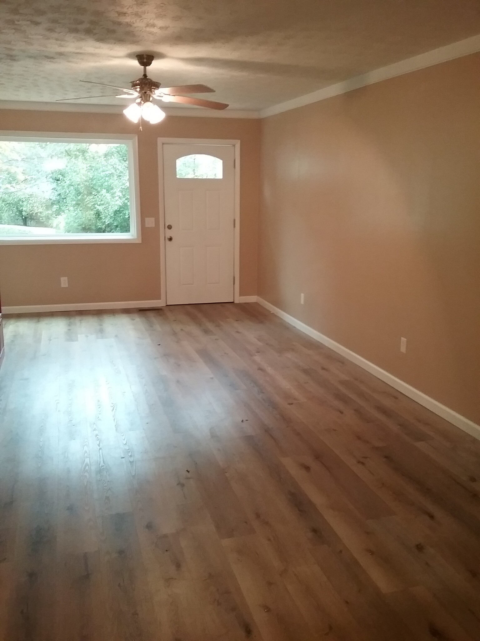 Building Photo - 692 Rivercliff Rd