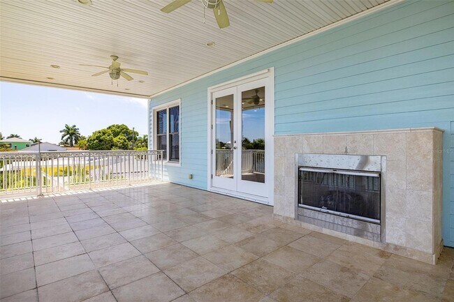 Building Photo - 821 Bay Point Dr